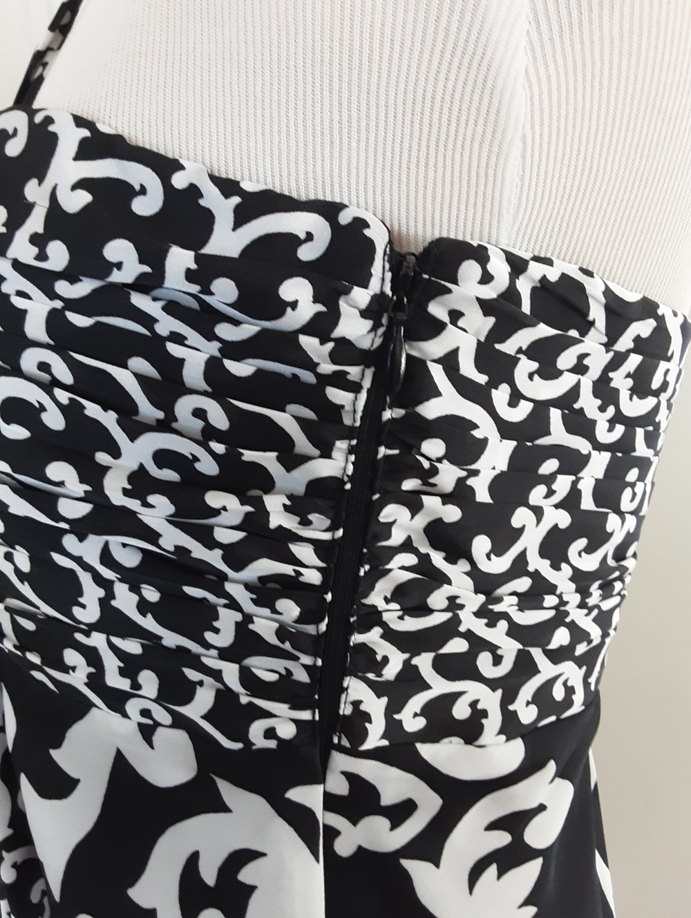 WHBM Black | White Abstract Print Sweetheart Bustier Spaghetti Strap Top Sz 10 - Picture 5 of 9